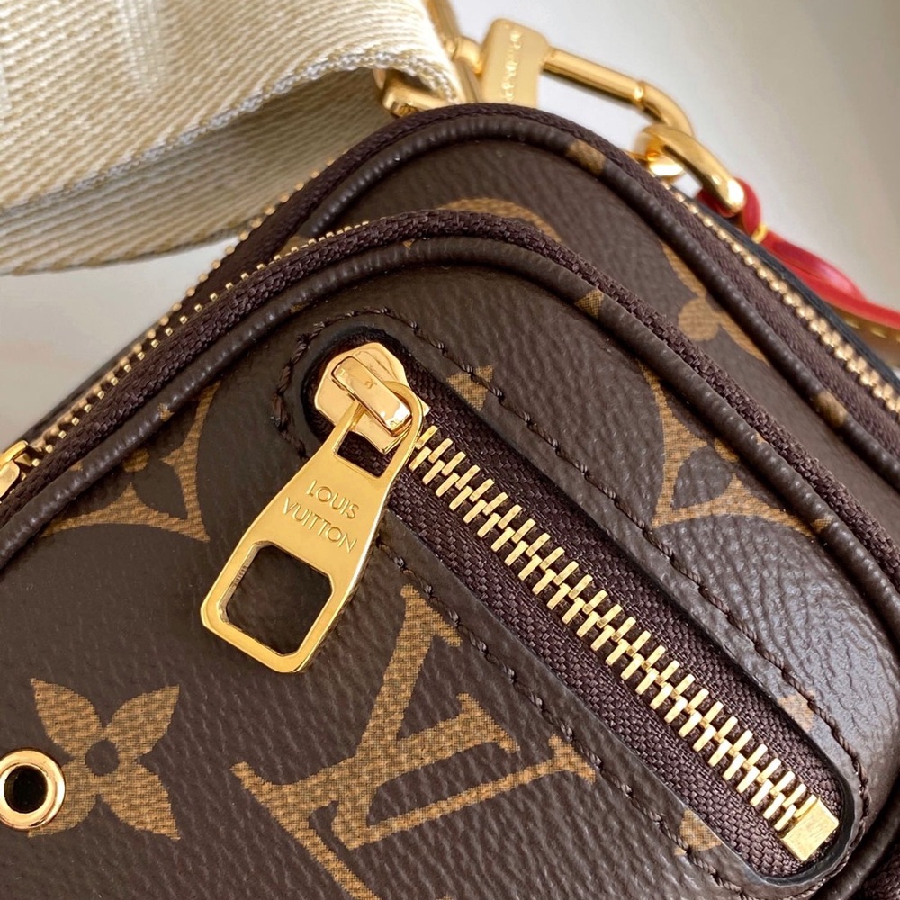 Louis Vuitton Utility Crossbody Bag - Picture 6 of 9